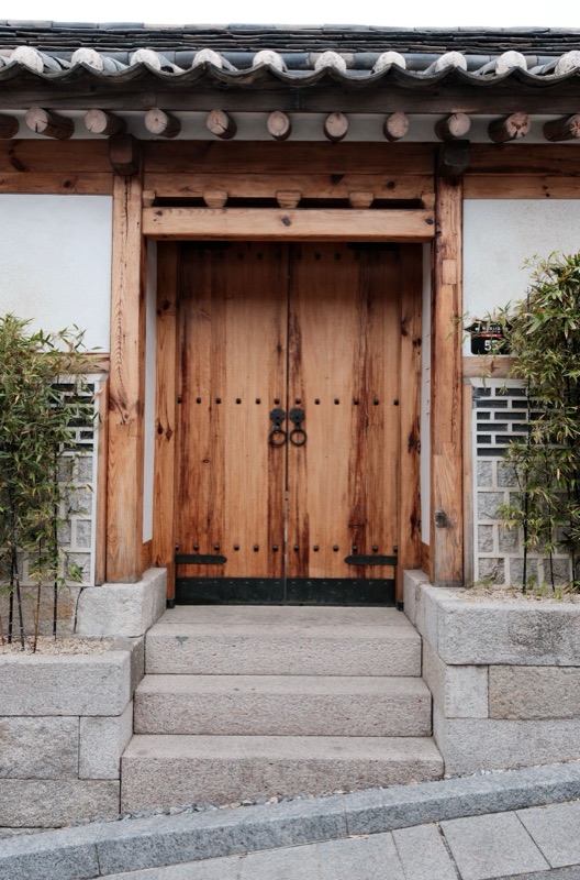 Wooden hanok door and hardware