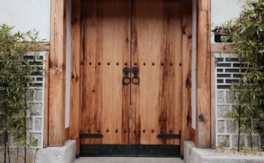 Wooden hanok door and hardware