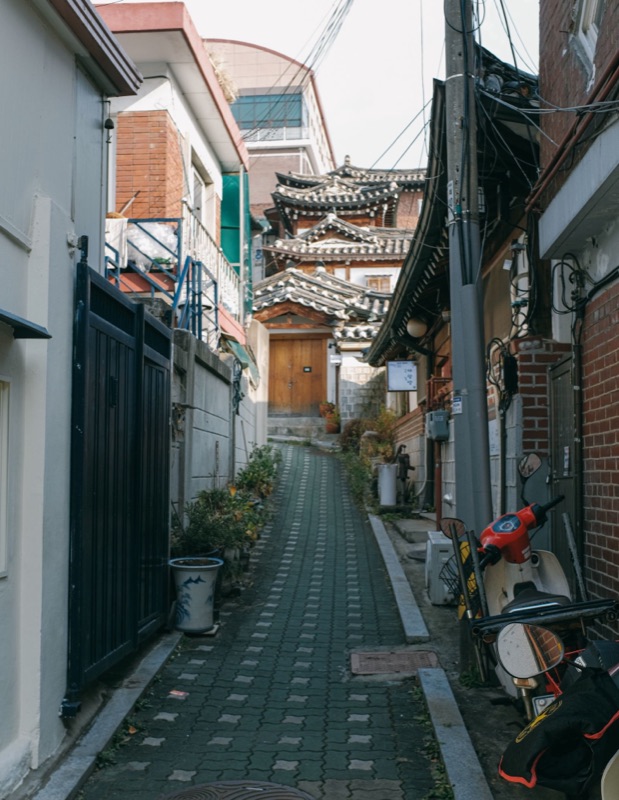Quiet backstreet in Seochon